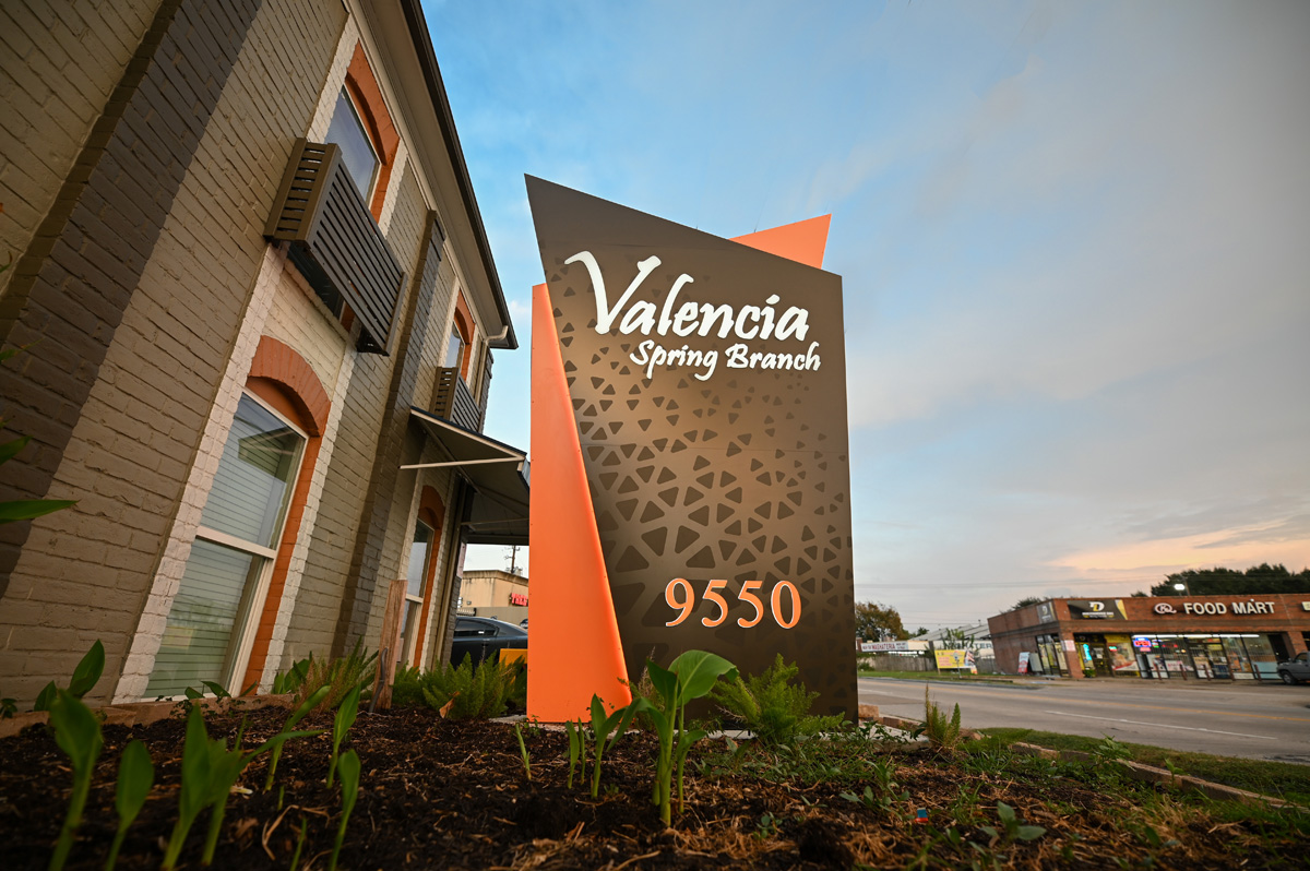 Valencia Apartments | Aria Signs & Design