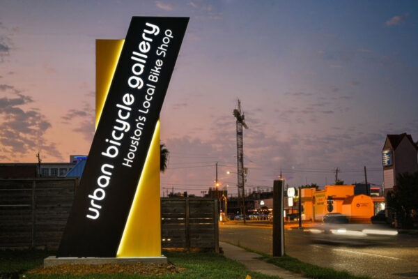 pylon-signs-manufacturer pylon-signs-manufacturer