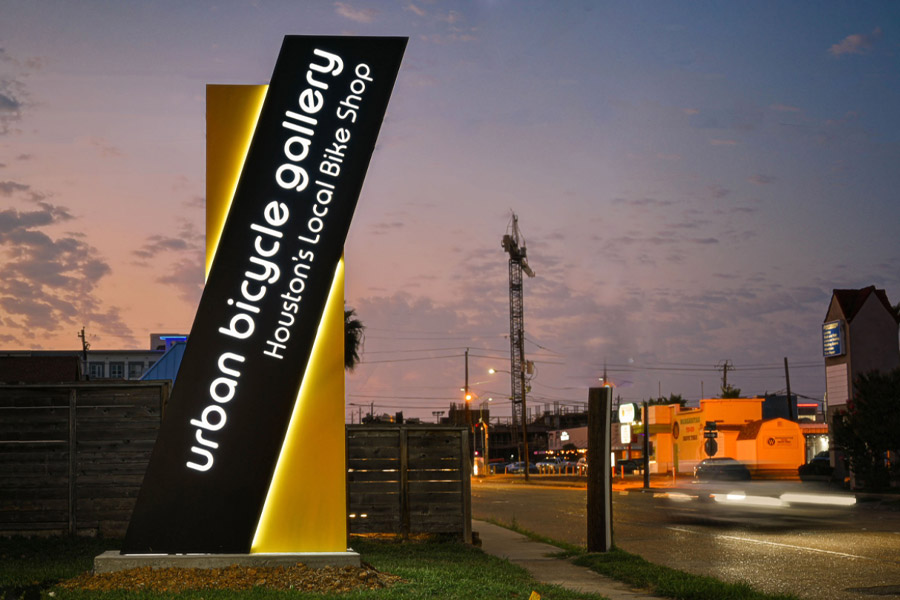 pylon-signs-manufacturer